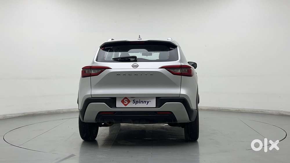 Nissan Magnite 1.0 Xv Premium, 2023, Petrol