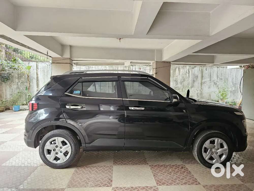 Hyundai Venue 2022 Petrol Well Maintained