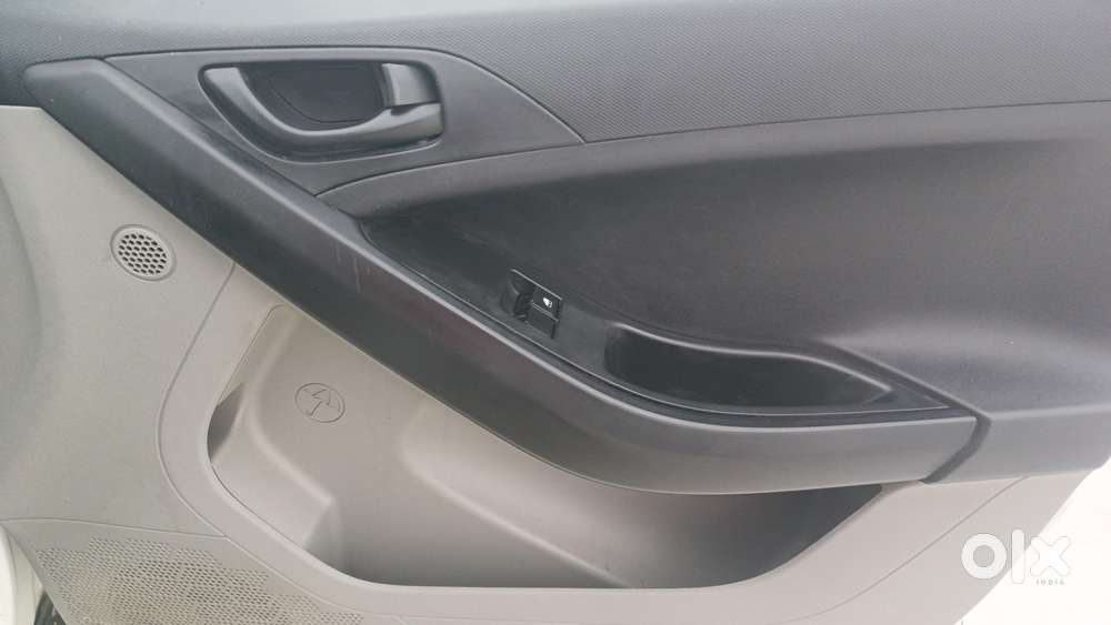 Tata Nexon 1.2 Revotron Xe, 2018, Petrol