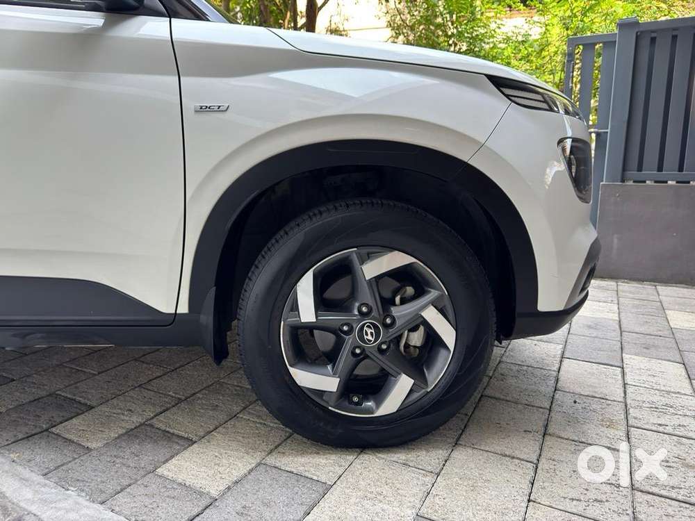 Hyundai Venue 2021 Petrol 18337 Km Driven Well Maintained