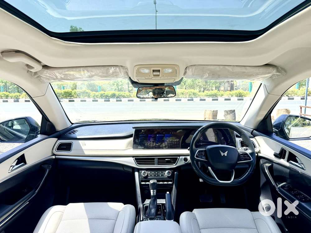 Mahindra Xuv700 2.2 Ax 7 Diesel At Str, 2022, Diesel