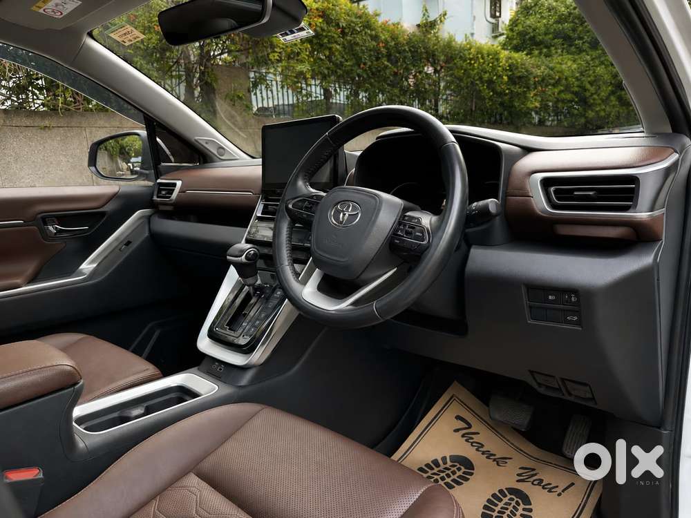 Toyota Innova Hycross 2.0 Zx Hybrid 7 Str, 2024, Petrol
