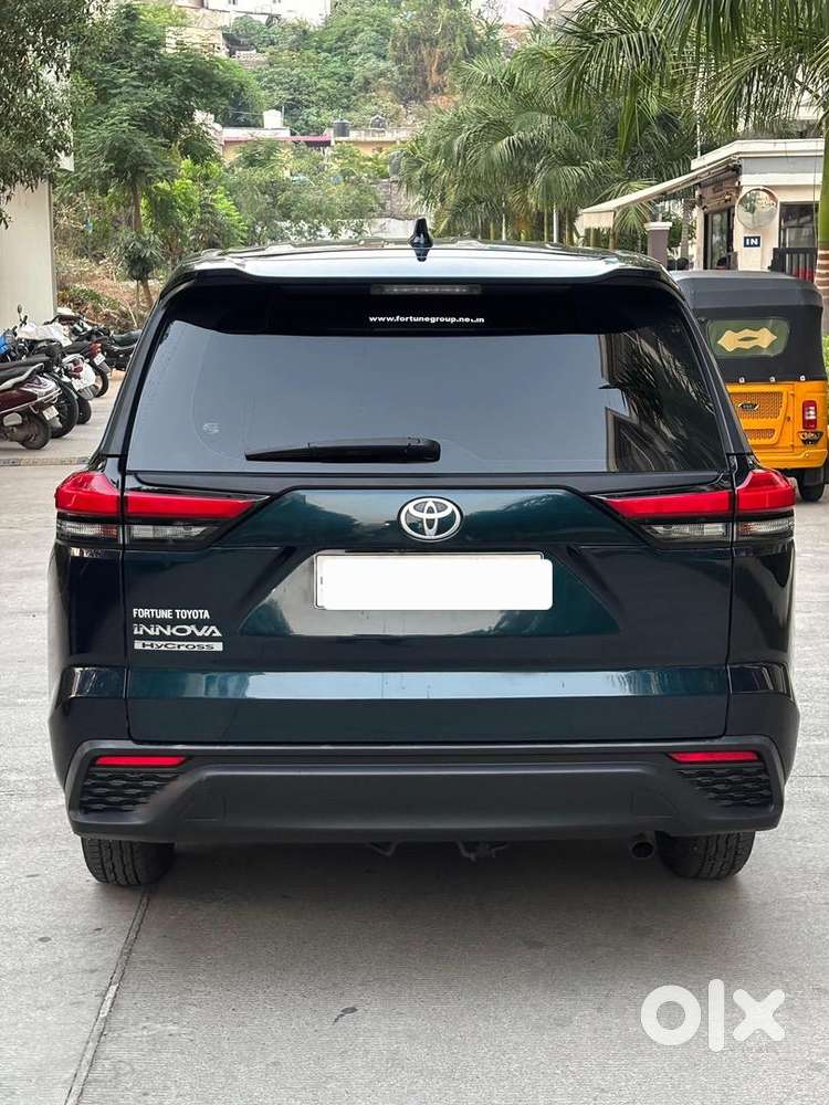 Toyota Innova Hycross 2025 Petrol 5500 Km Driven