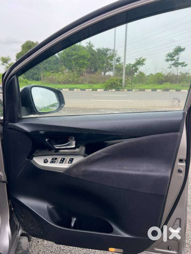 Toyota Innova Crysta 2.4 V 8 Str, 2017, Diesel