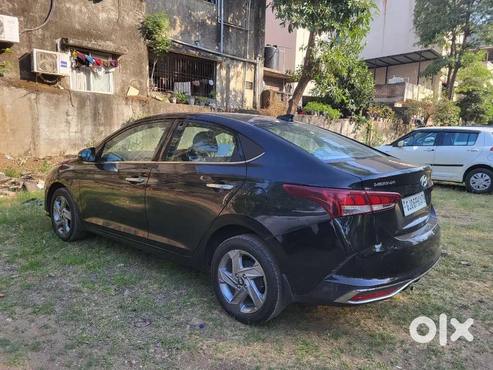 Hyundai Verna 1.5 Mpi Sx (phantom Black)