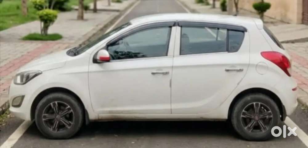 Hyundai I20 Top Model (asta) Push Button Start Well Maintained