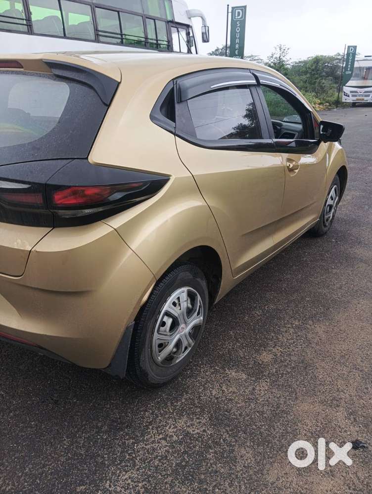 Tata Altroz Xe Petrol