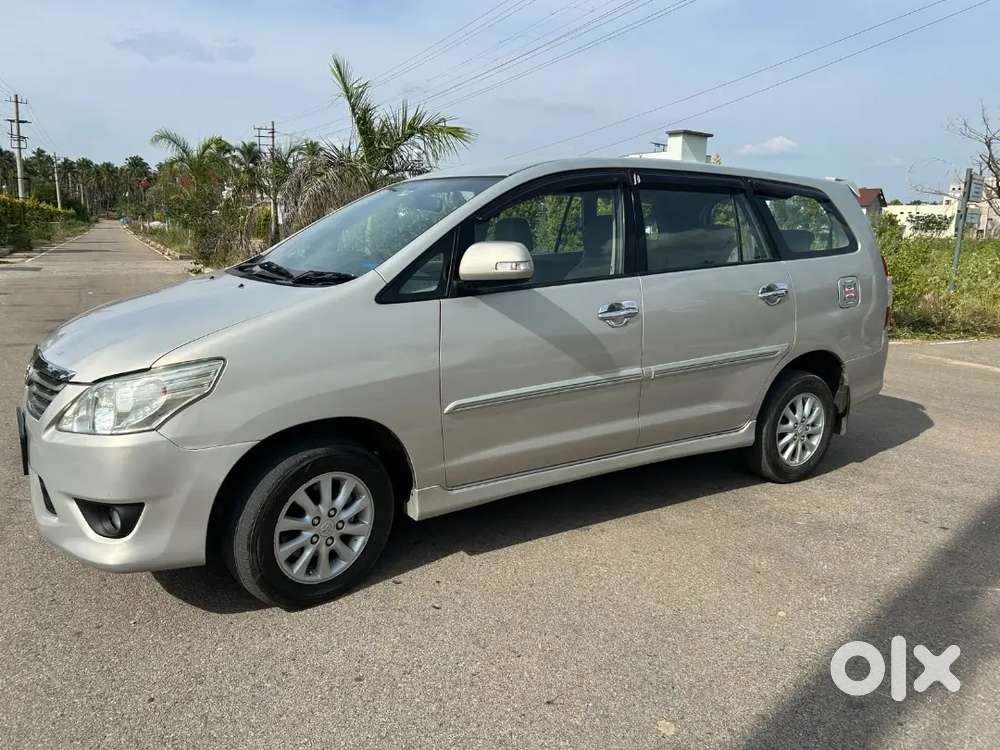 Innova V 2012 1st owner with Karnataka registration available