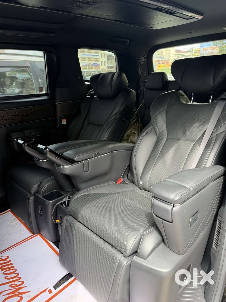 Toyota Vellfire Vip – Executive Lounge, 2025, Petrol