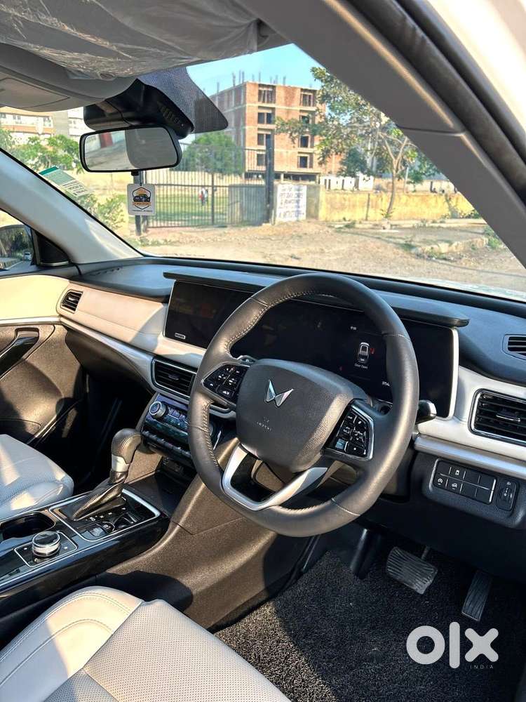 Mahindra Xuv700 2.2 Ax 7 Diesel At Luxury Pack Str, 2025, Diesel