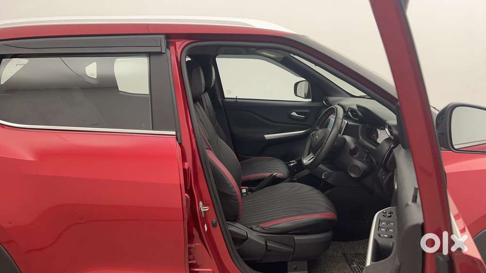 Nissan Magnite 1.0 Xv Premium, 2023, Petrol