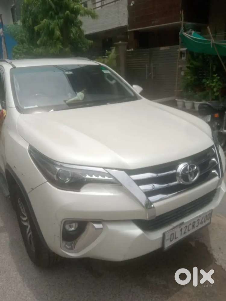 Toyota Fortuner White 2019 Petrol 80000 Km Driven Automatic