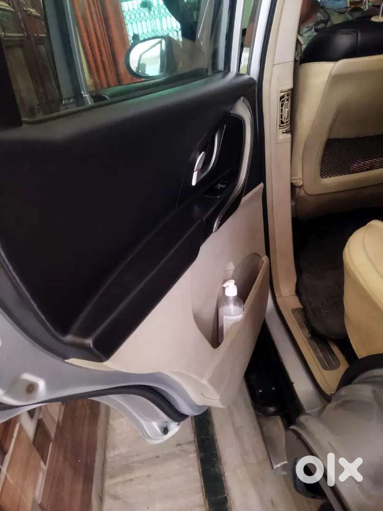 Mahindra Xuv500 2017 Diesel 37000 Km Driven