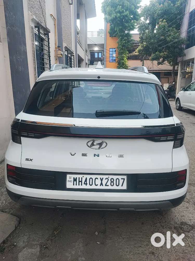 Hyundai Venue 2024 Sx Mt Diesel 69450 Km Driven In Meant Condition