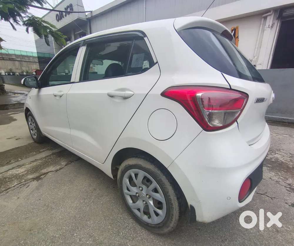 Hyundai Grand I10 2017 Petrol 105000 Km Driven