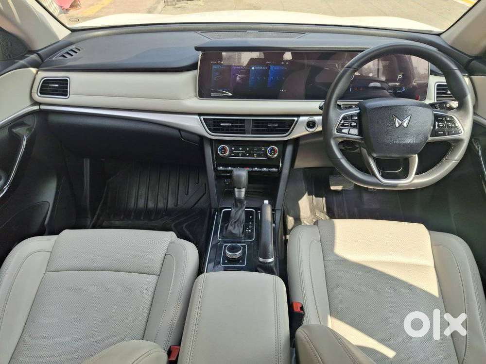 Mahindra Xuv700 2.2 Ax 7 Diesel At Str, 2023, Diesel