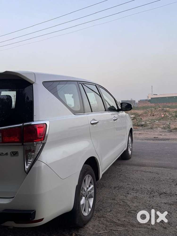 Toyota Innova Crysta 2016 Diesel Well Maintained