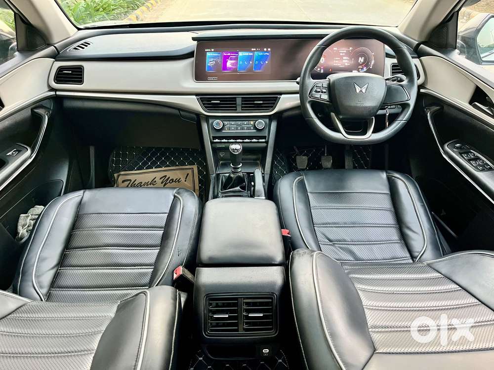 Mahindra Xuv700 2.0 Ax 5 Petrol Mt Str, 2023, Petrol