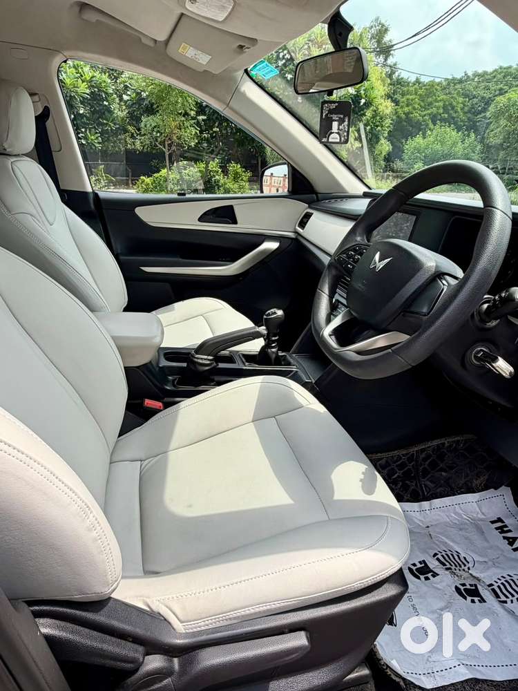 Mahindra Xuv700 2.0 Ax 5 Petrol Mt Str, 2024, Petrol