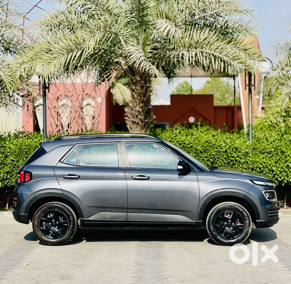 Hyundai Venue S(o) Knight Edition Mt, 2024, Petrol