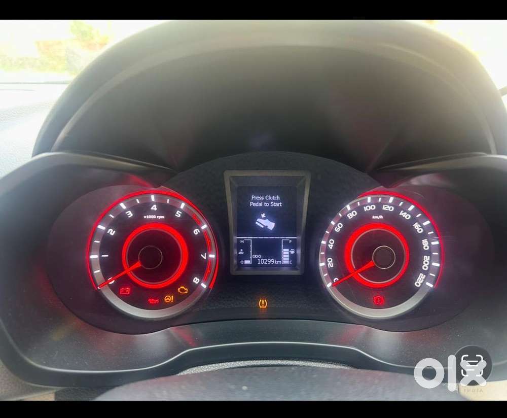 Mahindra Xuv300 2023 Petrol Well Maintained