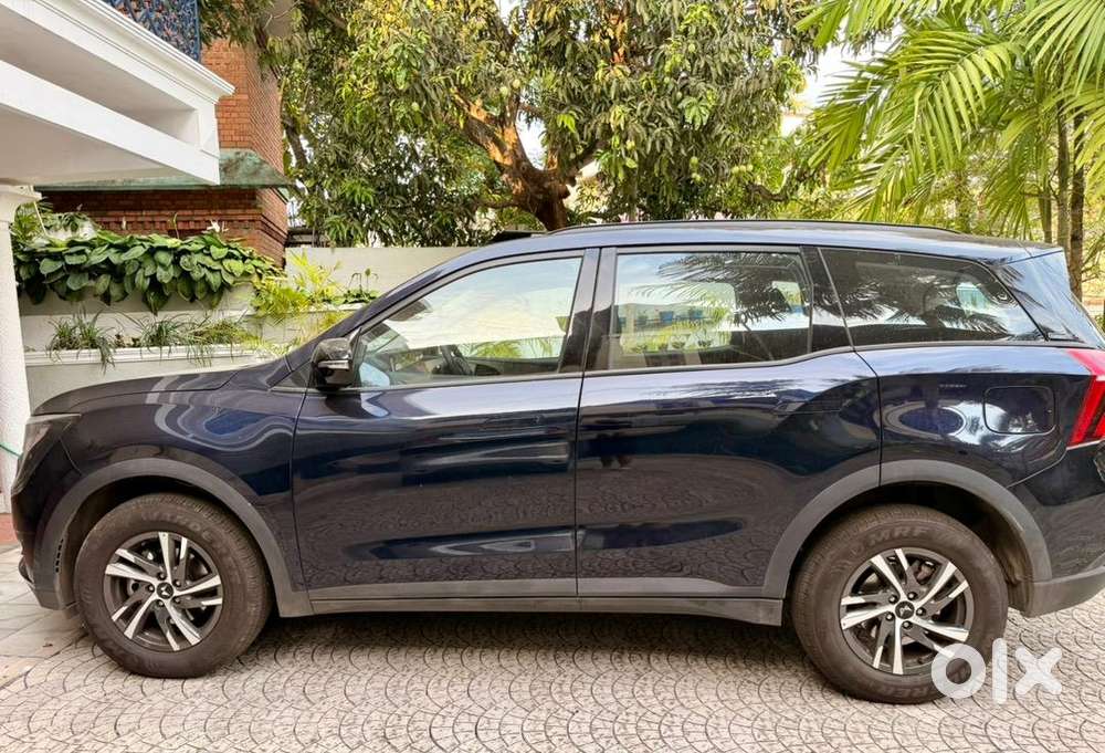 Mahindra Xuv700 Ax5 Auto 7 Seater   ~ 4000 Km  Brand New Condition