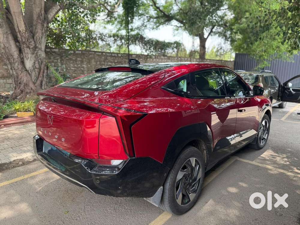 Mahindra Electric Car 2025