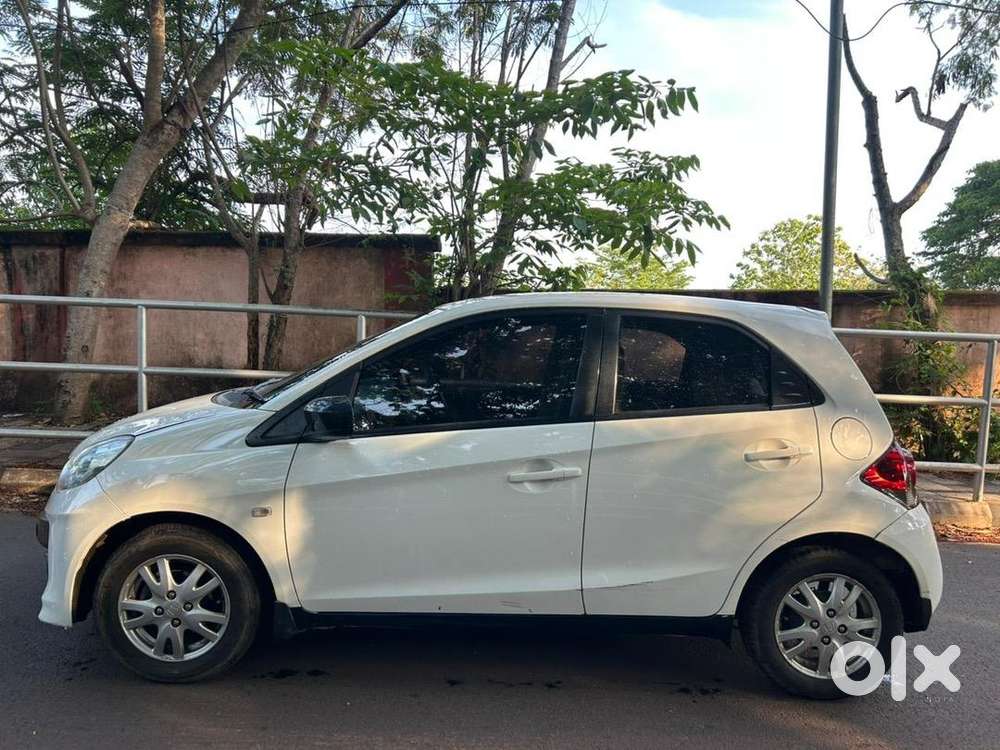 White Full Option V,a/c,power Steering,power Window And Alloy Wheels