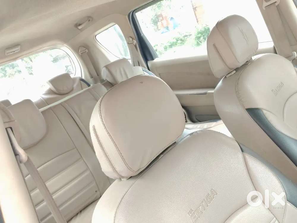 Ertiga Car Me Bech Raha Hu