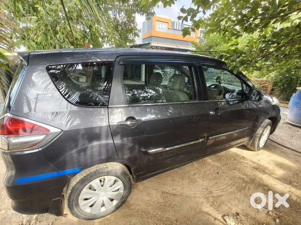 Maruti Suzuki Ertiga Vdi 2016 Everything Is Fine But Small Screatchess
