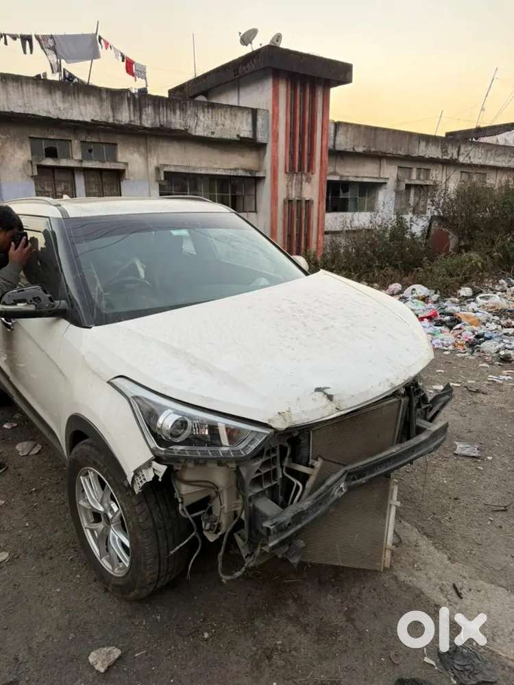 Creta Petrol 2018 Top Model In Accident Condition For Sale