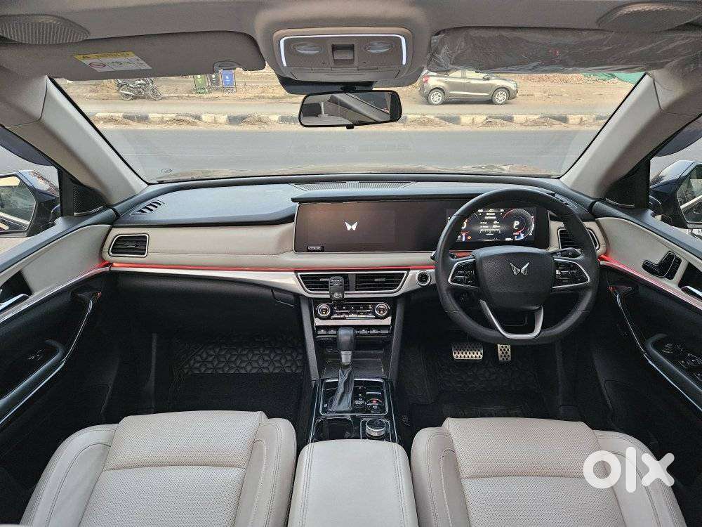 Mahindra Xuv700 2.0 Ax 7 Petrol At Luxury Pack Str, 2023, Petrol