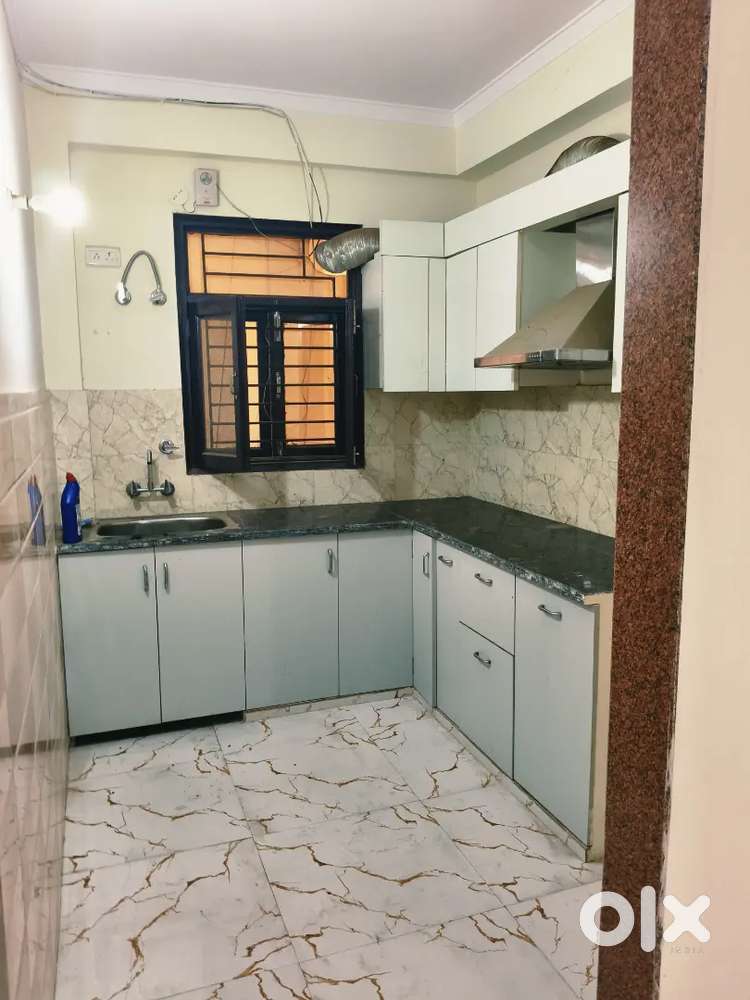 2bhk flat for rent in new colony.. near by park