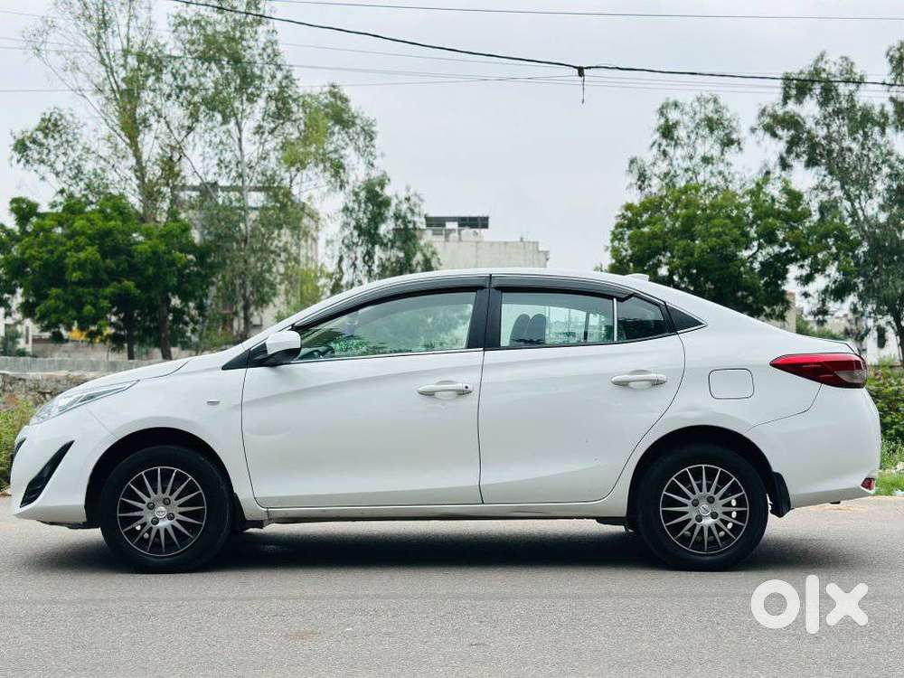 Toyota Yaris J Cvt, 2019, Petrol