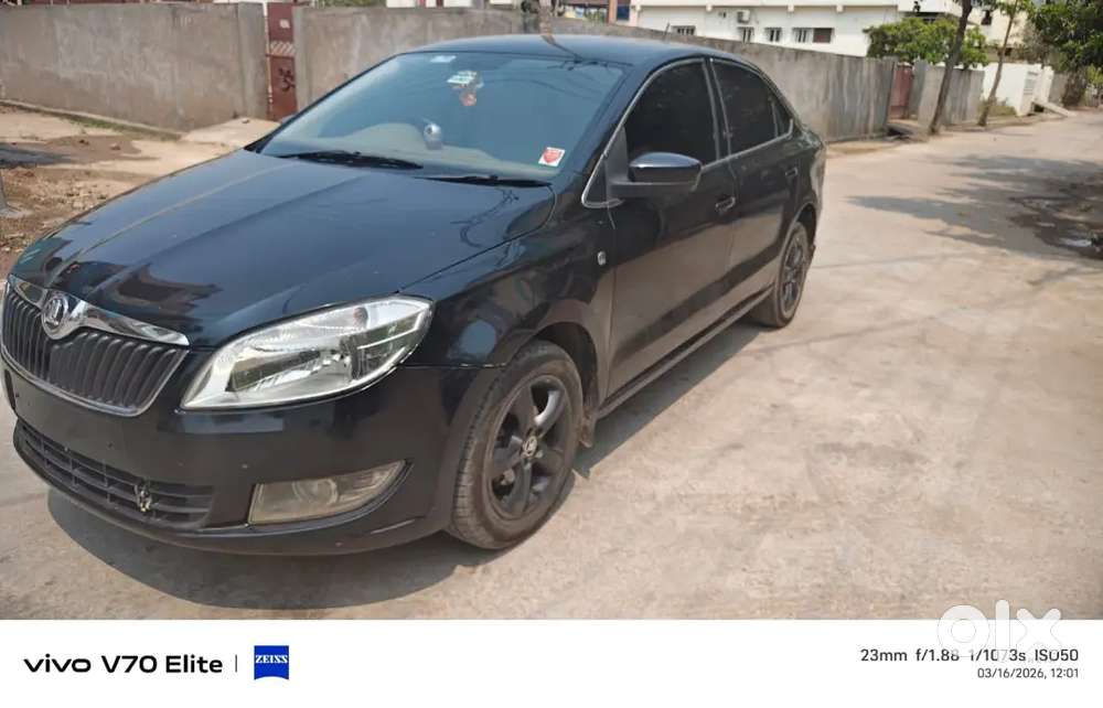 Skoda Rapid 2013 Diesel 140000 Km Driven