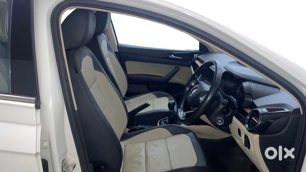 Skoda Slavia Style 1.0l Tsi Mt, 2022, Petrol