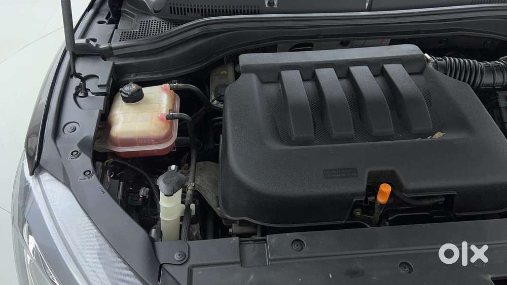 Mahindra Xuv700 2.0 Ax 7 Petrol At Str, 2022, Petrol