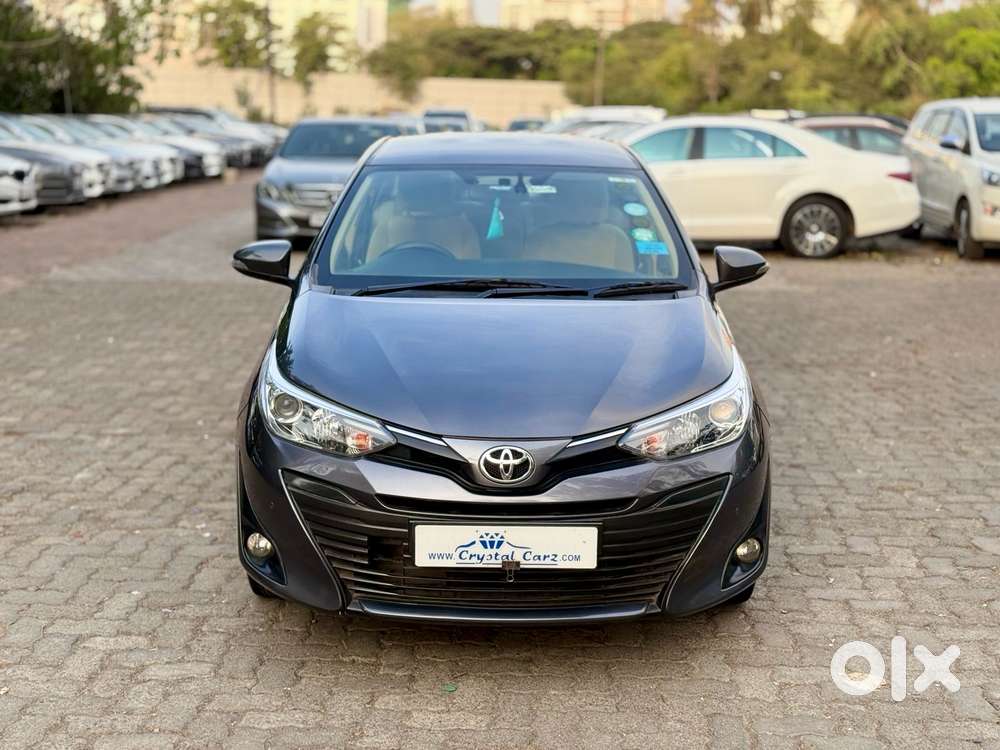 Toyota Yaris V Cvt, 2018, Petrol