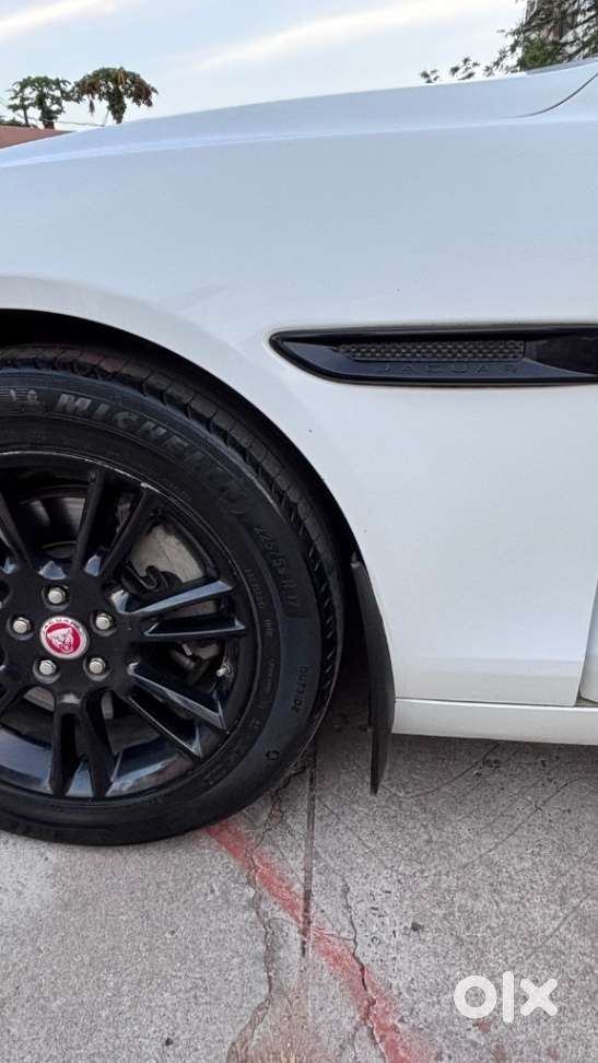 Jaguar Xe Portfolio, 2017, Petrol