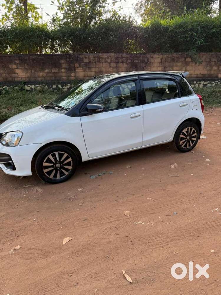 Toyota Etios Liva V Dual Tone, 2018, Petrol