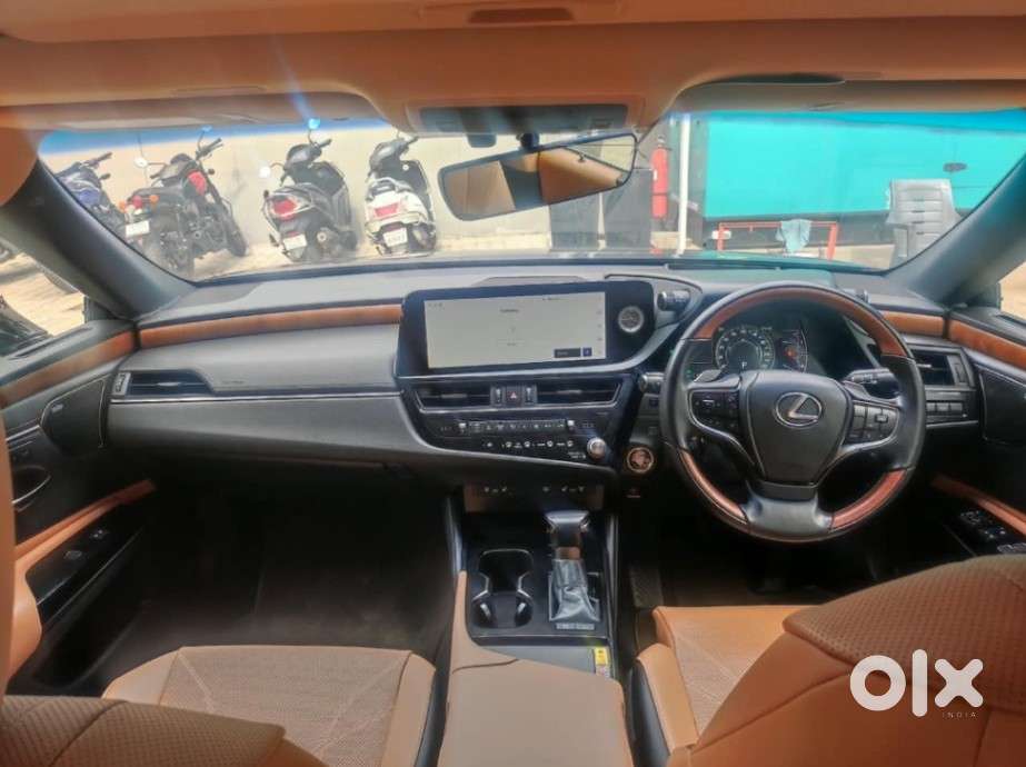 Lexus Es 300h Luxury, 2024, Petrol