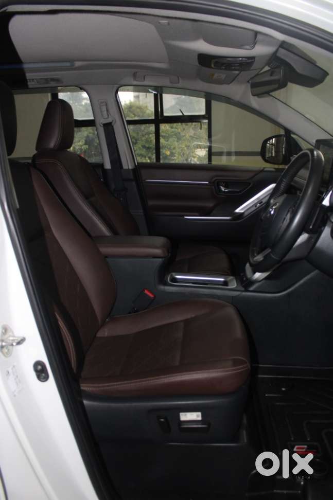Toyota Innova Hycross 2.0 Zx (o) Hybrid 7 Str, 2023, Petrol