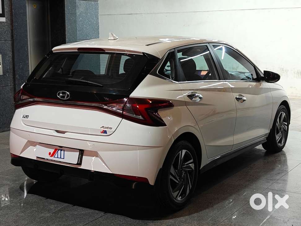 Hyundai New I20 1.2 Asta (o) Ivt, 2023, Petrol