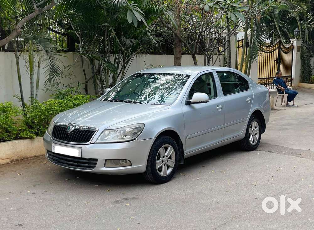 Skoda Laura Ambiente 2.0 Tdi Cr Automatic, 2010, Diesel