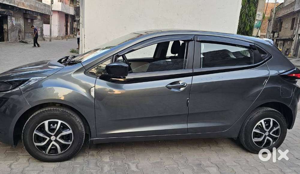 Tata Altroz 1.2 Xe, 2024, Petrol