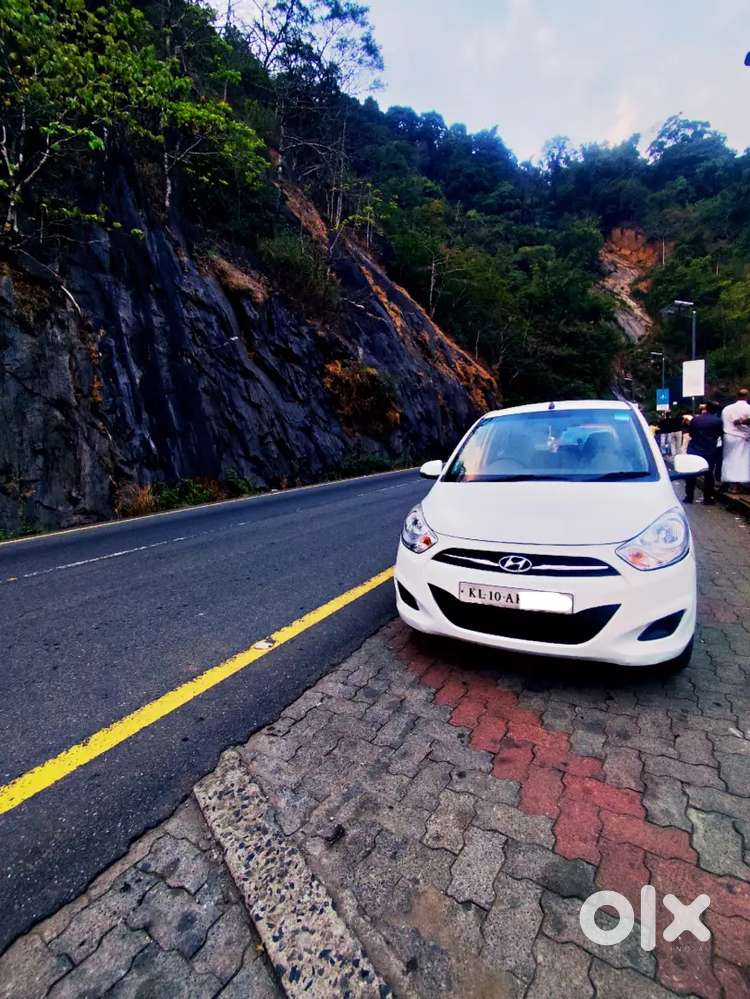 Hyundai I10 2012 Petrol 68000 Km Driven Mirrors Adjusting