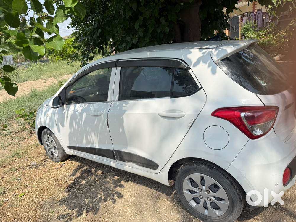 Superb Condition Hyundai Grand I10 Sportz 2018 On Urgent Sale - White