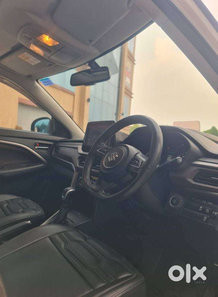 Maruti Suzuki Brezza 1.5 Zxi At Smart Hybrid Dual Tone, 2022, Petrol