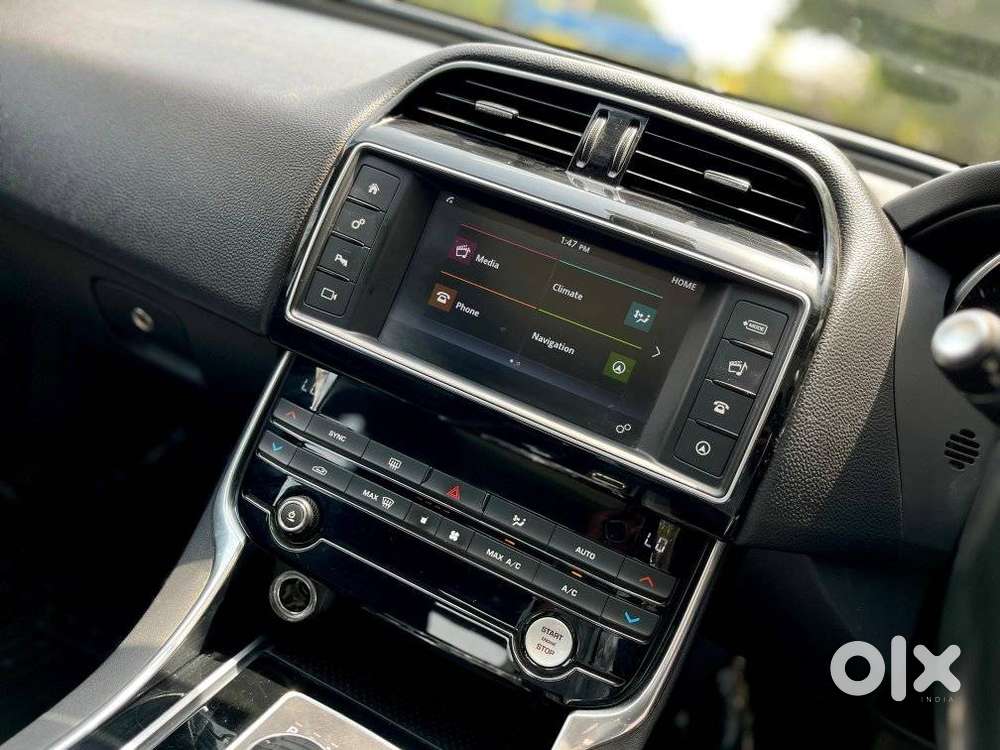 Jaguar Xe Portfolio, 2018, Petrol
