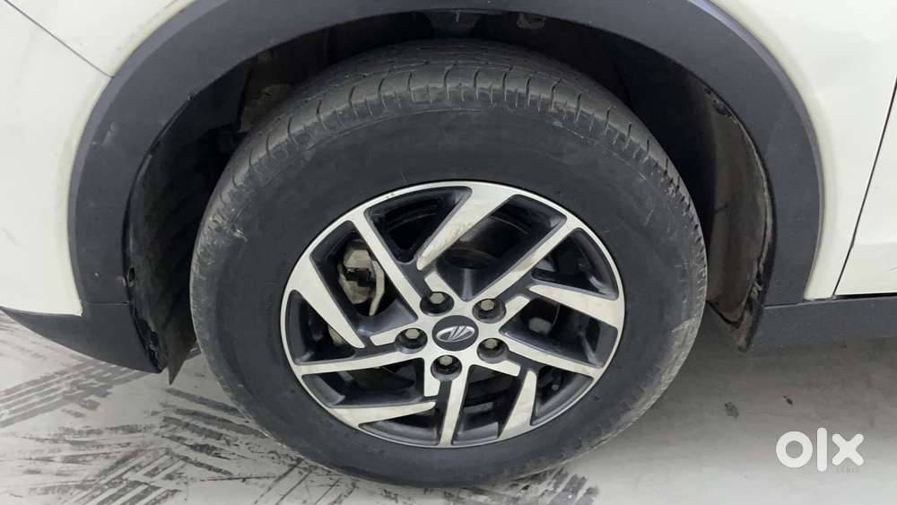 Mahindra Xuv300 1.2 W8 (o) Amt Petrol, 2022, Petrol